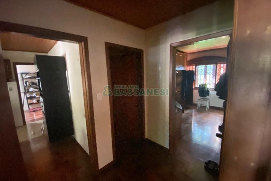 Casa com 138m², 3 dormitórios, 1 vaga, no bairro Kayser em Caxias do Sul para Comprar