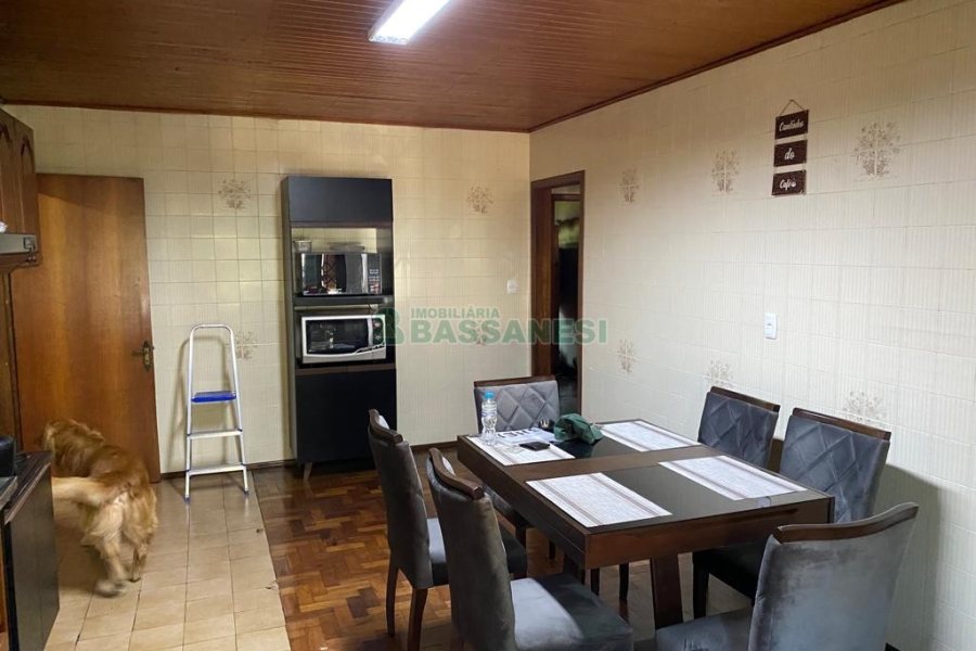 Casa com 138m², 3 dormitórios, 1 vaga, no bairro Kayser em Caxias do Sul para Comprar