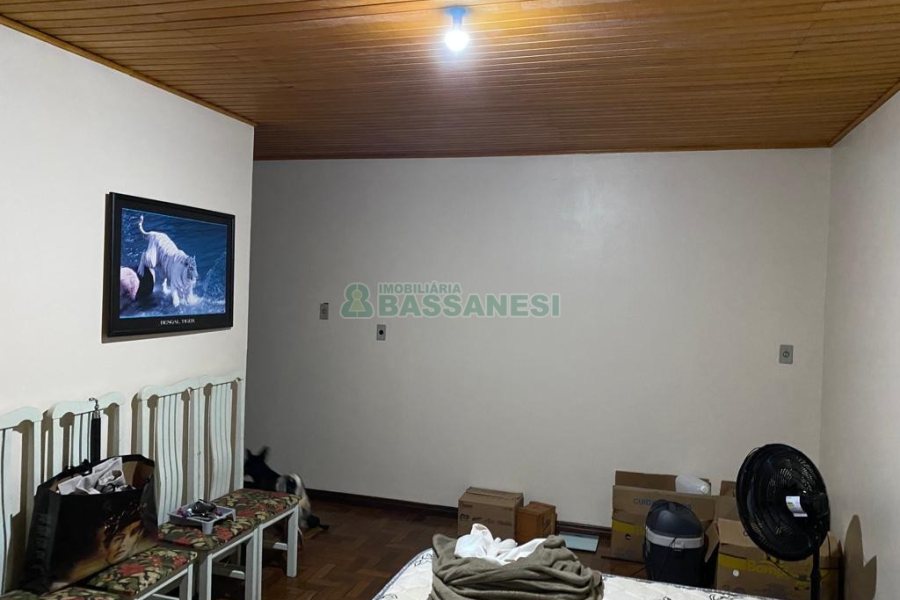 Casa com 138m², 3 dormitórios, 1 vaga, no bairro Kayser em Caxias do Sul para Comprar