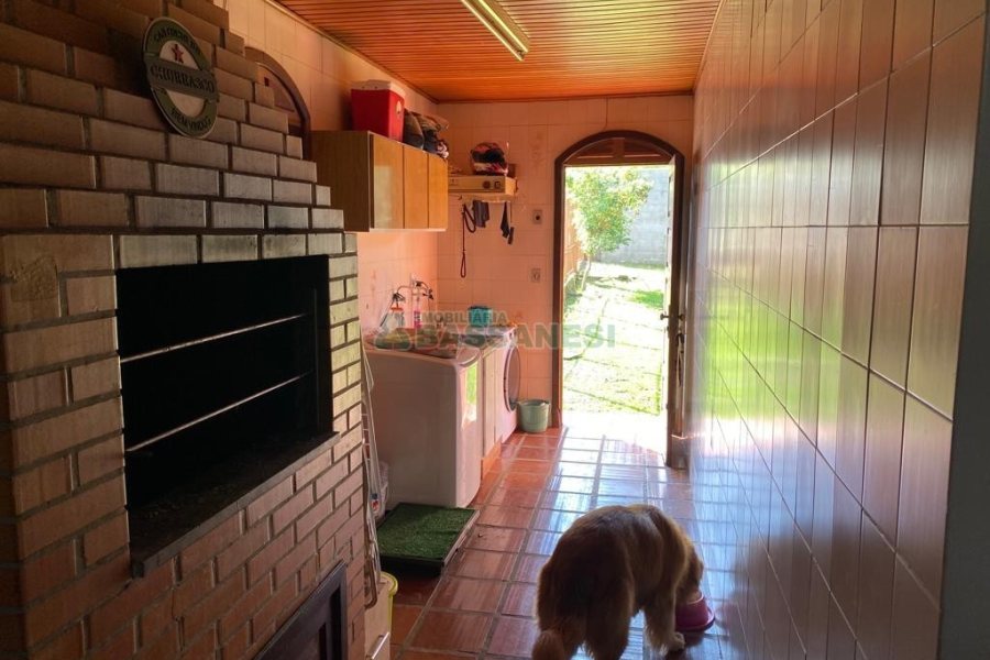 Casa com 138m², 3 dormitórios, 1 vaga, no bairro Kayser em Caxias do Sul para Comprar