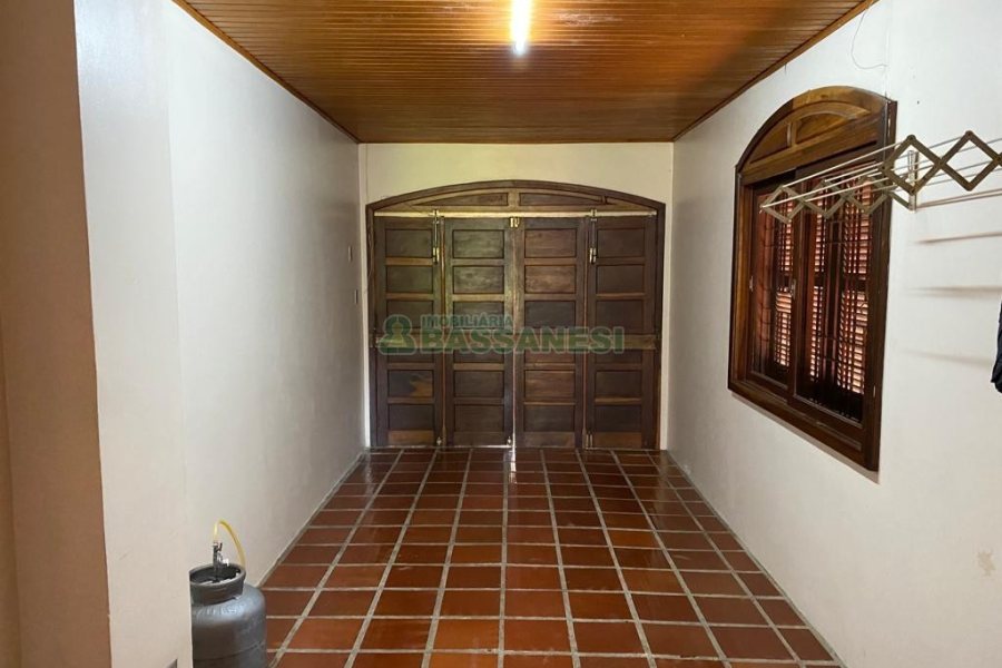Casa com 138m², 3 dormitórios, 1 vaga, no bairro Kayser em Caxias do Sul para Comprar