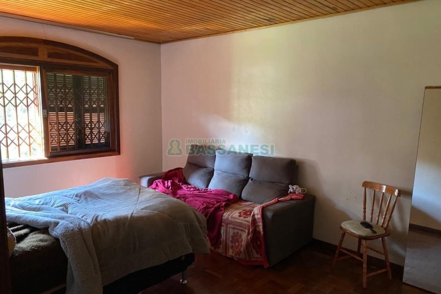 Casa com 138m², 3 dormitórios, 1 vaga, no bairro Kayser em Caxias do Sul para Comprar