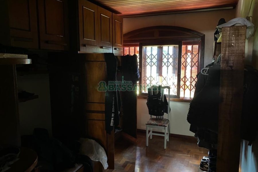 Casa com 138m², 3 dormitórios, 1 vaga, no bairro Kayser em Caxias do Sul para Comprar