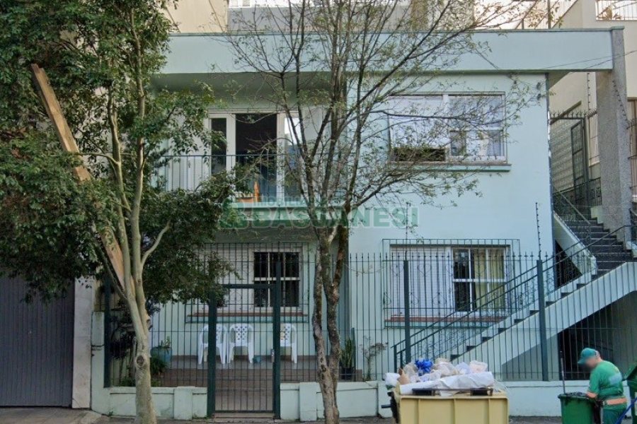 Casa Comercial com 242m², no bairro Centro em Caxias do Sul para Comprar