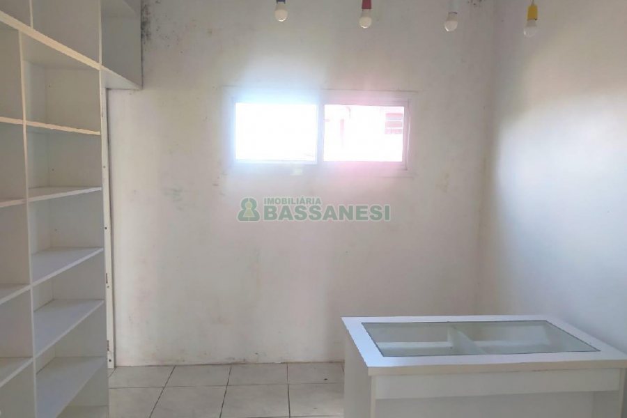Loja com 80m², no bairro Desvio Rizzo em Caxias do Sul para Alugar
