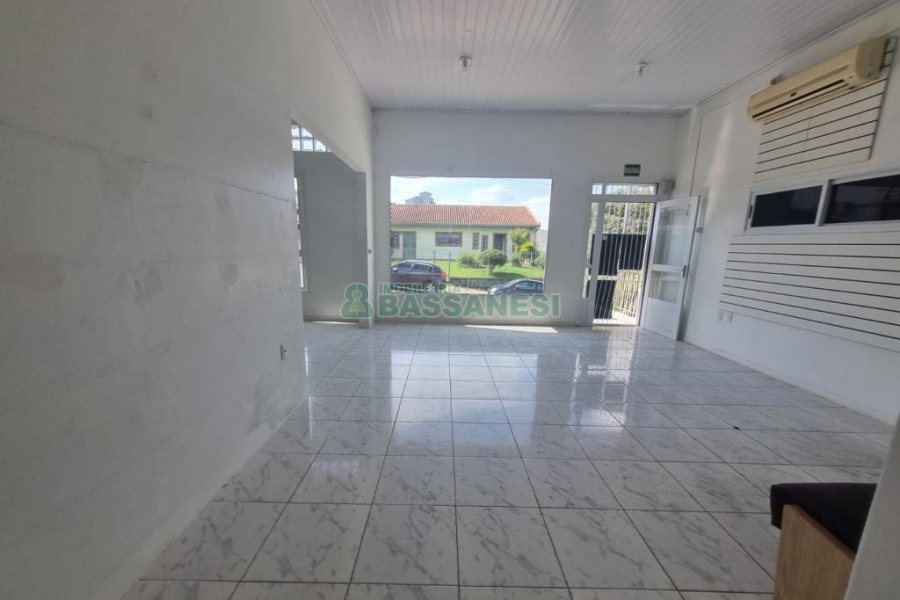 Loja com 80m², no bairro Desvio Rizzo em Caxias do Sul para Alugar