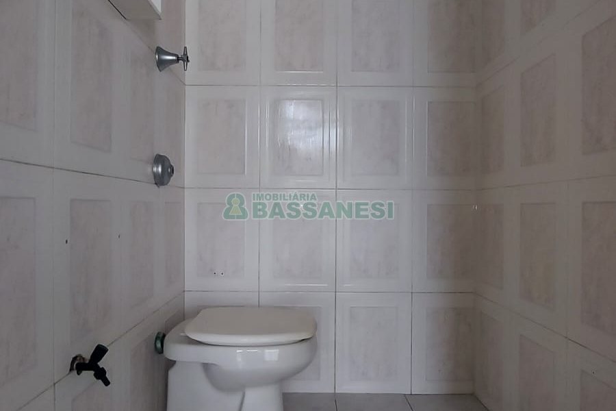 Casa com 200m², 6 dormitórios, 4 vagas, no bairro Centro em Caxias do Sul para Comprar