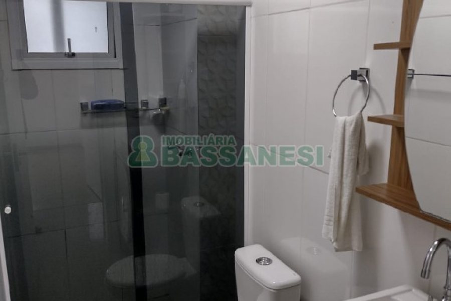 Apartamento com 56m², 2 dormitórios, 1 vaga, no bairro Kayser em Caxias do Sul para Alugar