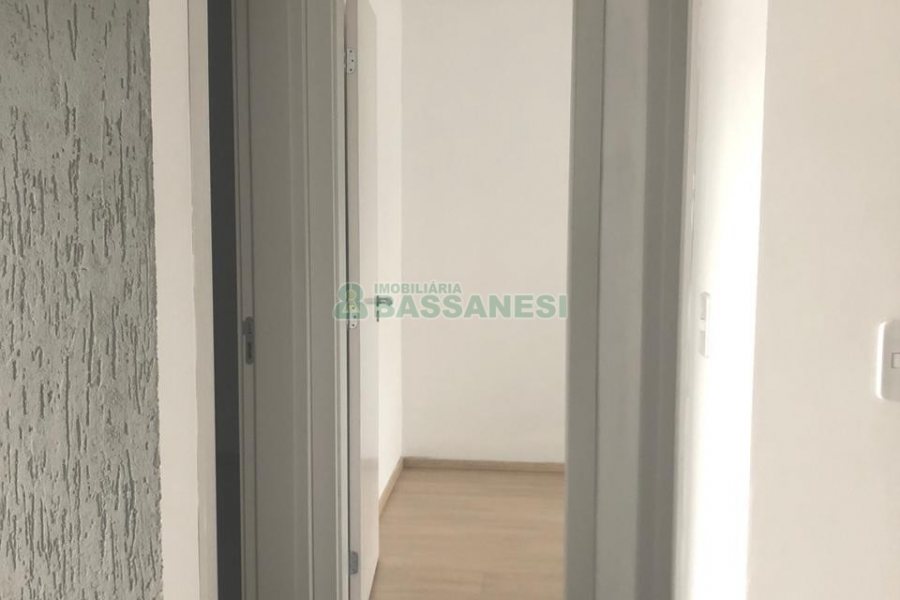Apartamento com 56m², 2 dormitórios, 1 vaga, no bairro Kayser em Caxias do Sul para Alugar