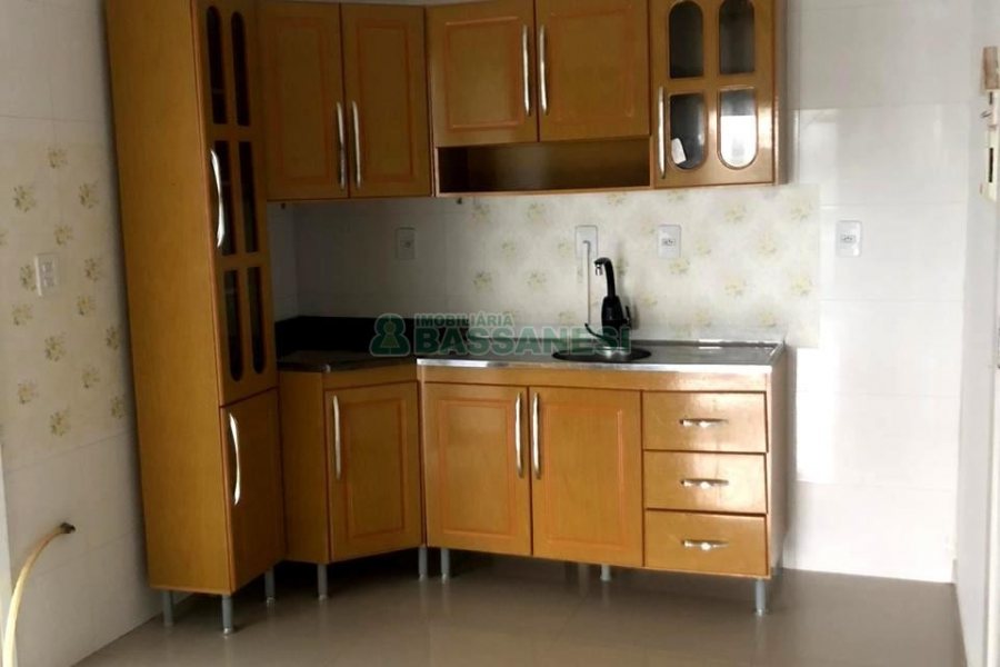 Apartamento com 56m², 2 dormitórios, 1 vaga, no bairro Kayser em Caxias do Sul para Alugar