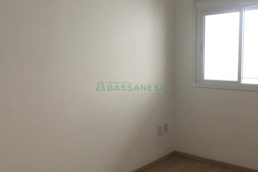 Apartamento com 56m², 2 dormitórios, 1 vaga, no bairro Kayser em Caxias do Sul para Alugar