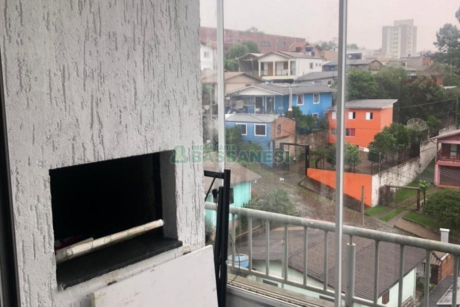 Apartamento com 56m², 2 dormitórios, 1 vaga, no bairro Kayser em Caxias do Sul para Alugar