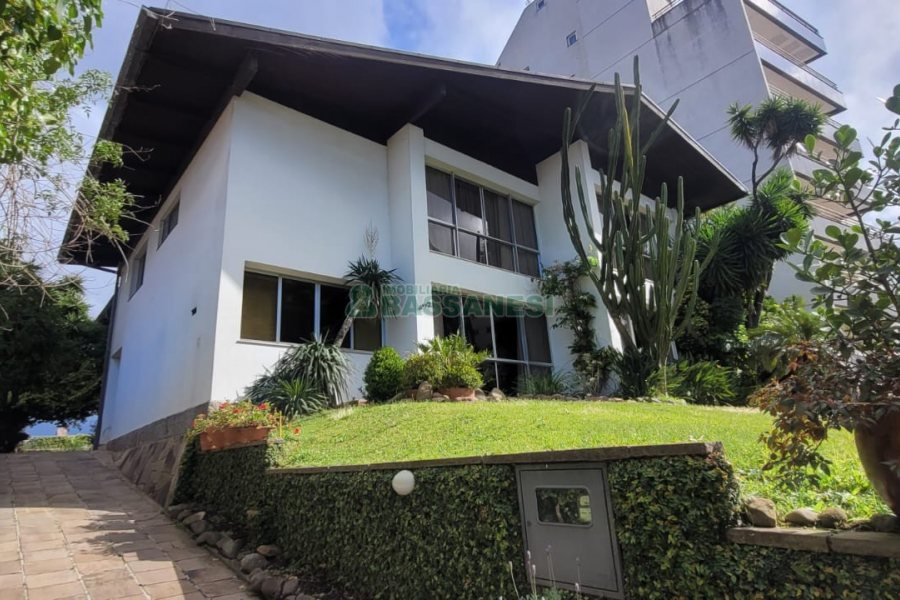 Casa com 1000m², 8 dormitórios, 3 vagas, no bairro Lourdes em Caxias do Sul para Alugar ou Comprar