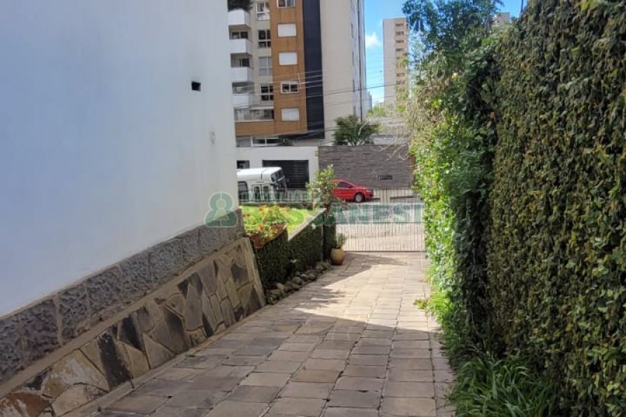 Casa com 1000m², 8 dormitórios, 3 vagas, no bairro Lourdes em Caxias do Sul para Alugar ou Comprar