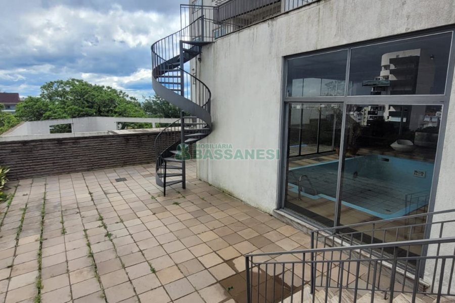 Casa com 1000m², 8 dormitórios, 3 vagas, no bairro Lourdes em Caxias do Sul para Alugar ou Comprar