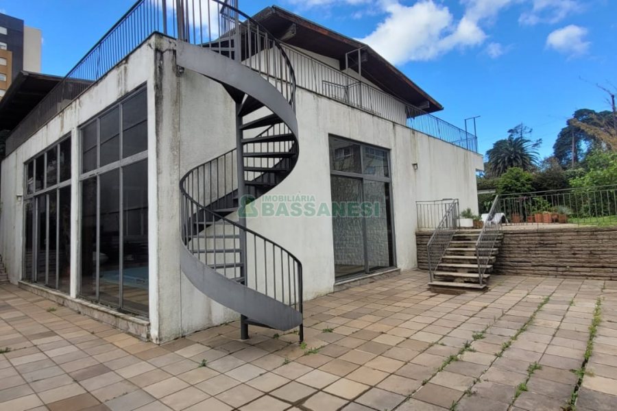 Casa com 1000m², 8 dormitórios, 3 vagas, no bairro Lourdes em Caxias do Sul para Alugar ou Comprar