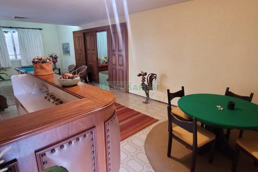 Casa com 1000m², 8 dormitórios, 3 vagas, no bairro Lourdes em Caxias do Sul para Alugar ou Comprar