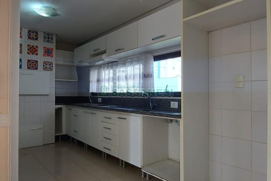Apartamento com 100m², 3 dormitórios, 2 vagas, no bairro São Pelegrino em Caxias do Sul para Comprar