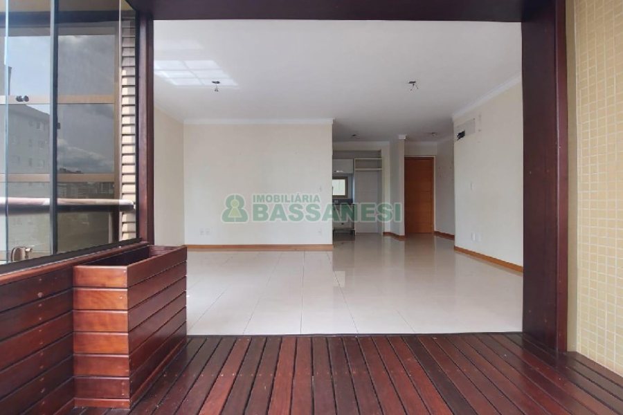 Apartamento com 100m², 3 dormitórios, 2 vagas, no bairro São Pelegrino em Caxias do Sul para Comprar