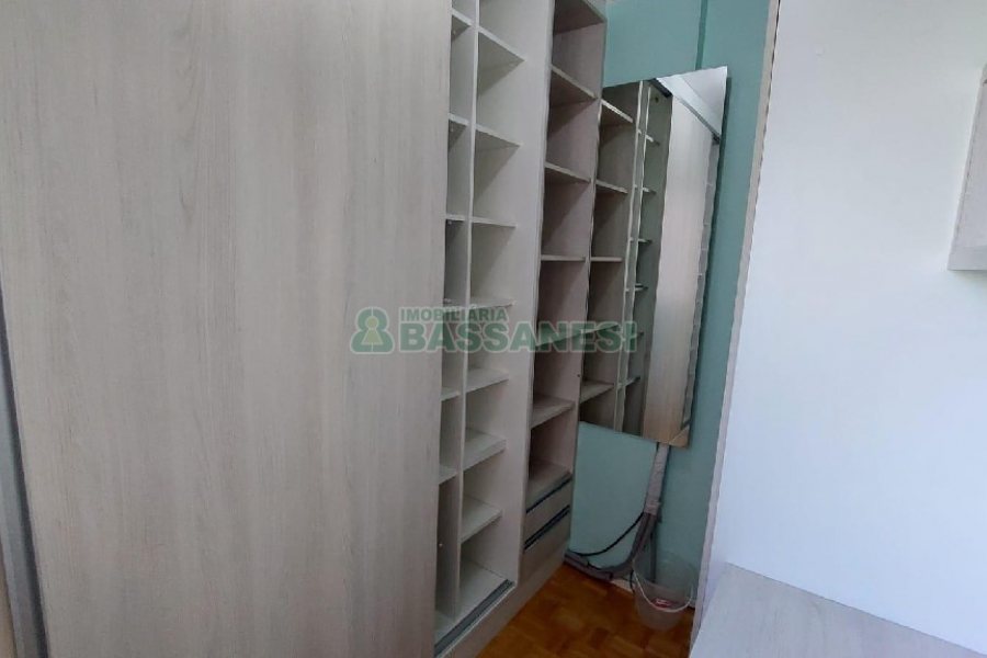 Apartamento com 69m², 2 dormitórios, 1 vaga, no bairro Centro em Caxias do Sul para Alugar