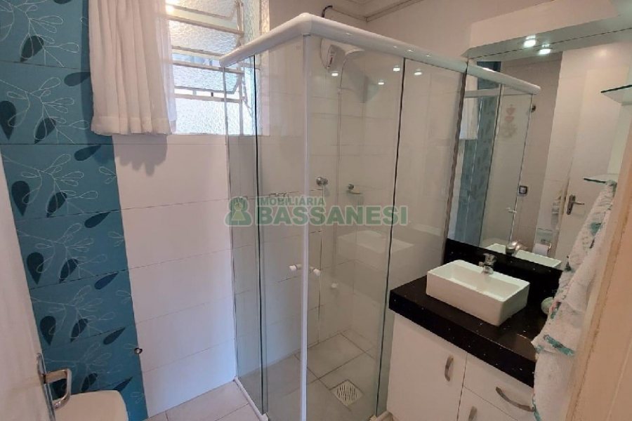 Apartamento com 69m², 2 dormitórios, 1 vaga, no bairro Centro em Caxias do Sul para Alugar