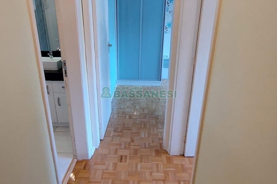 Apartamento com 69m², 2 dormitórios, 1 vaga, no bairro Centro em Caxias do Sul para Alugar