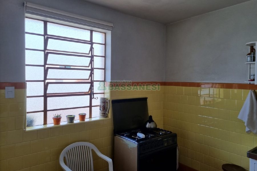 Predio com 300m², 6 dormitórios, no bairro Centro em Caxias do Sul para Comprar