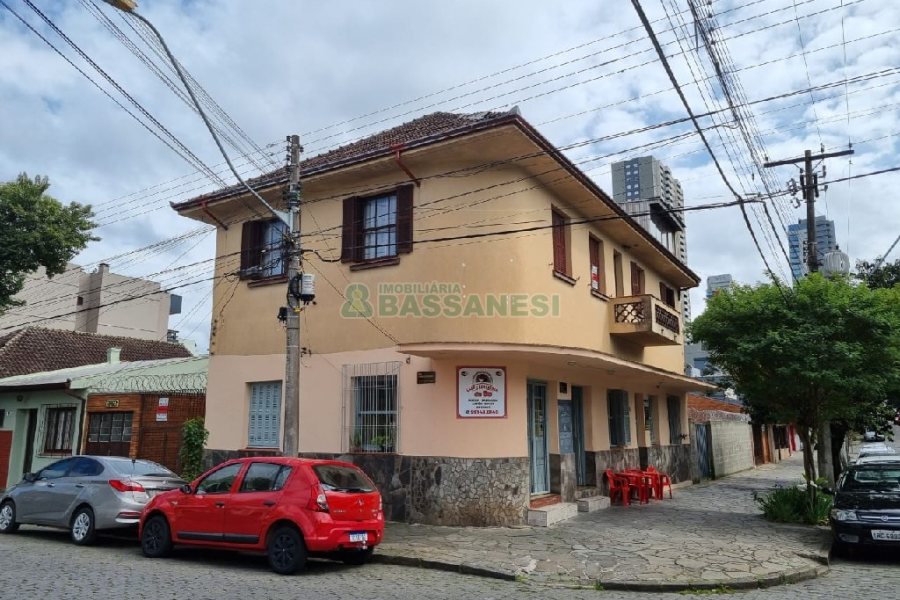 Predio com 300m², 6 dormitórios, no bairro Centro em Caxias do Sul para Comprar