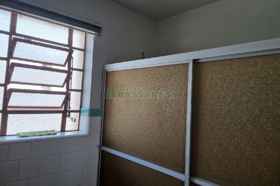 Predio com 300m², 6 dormitórios, no bairro Centro em Caxias do Sul para Comprar