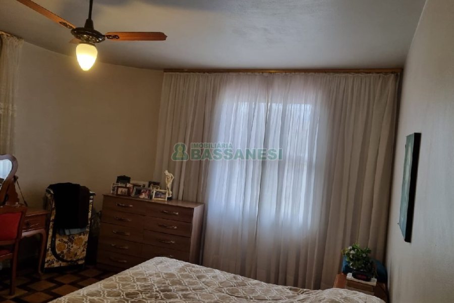 Predio com 300m², 6 dormitórios, no bairro Centro em Caxias do Sul para Comprar