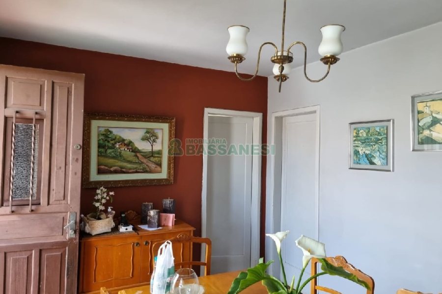 Predio com 300m², 6 dormitórios, no bairro Centro em Caxias do Sul para Comprar