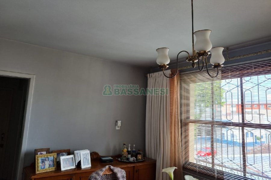 Predio com 300m², 6 dormitórios, no bairro Centro em Caxias do Sul para Comprar