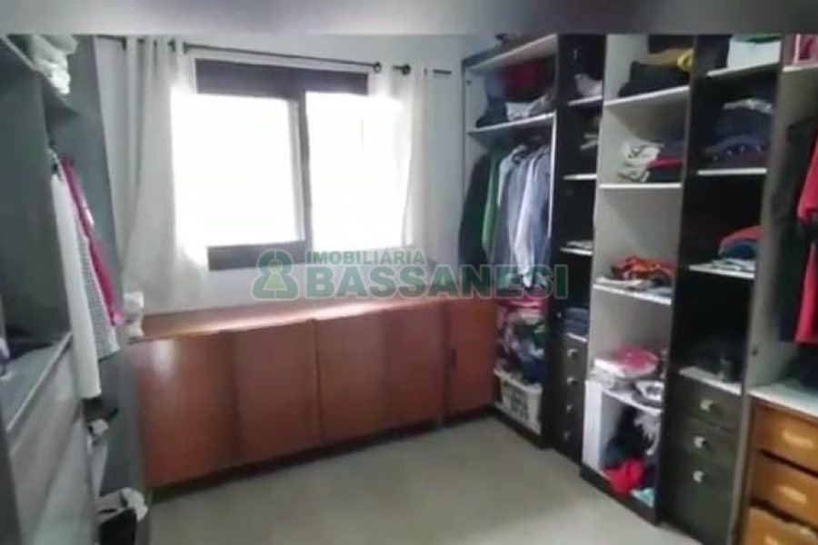 Casa com 180m², 3 dormitórios, 4 vagas, no bairro Bela Vista em Caxias do Sul para Comprar