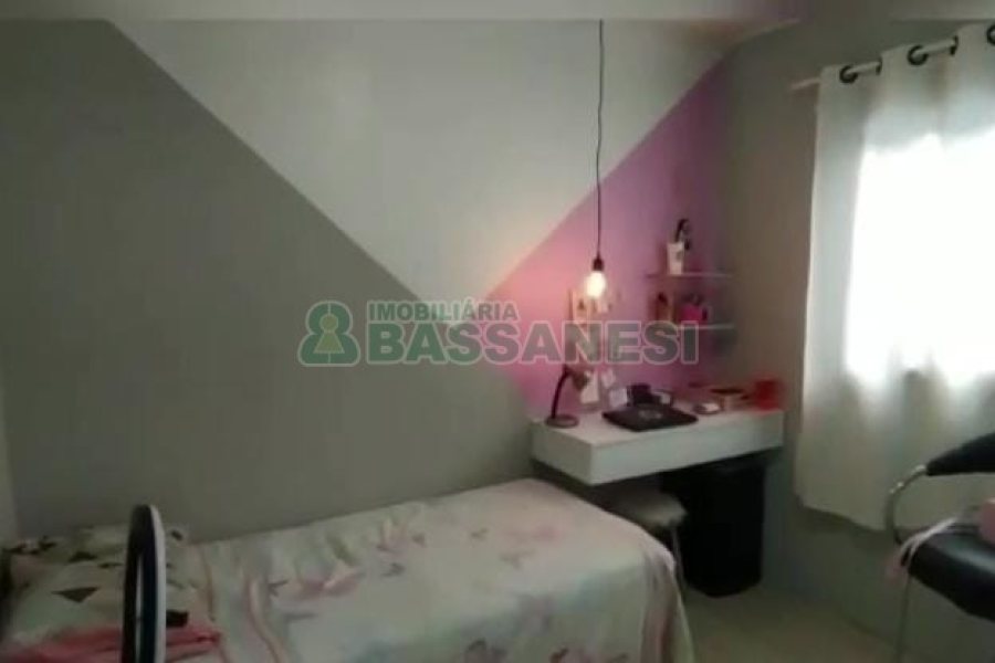 Casa com 180m², 3 dormitórios, 4 vagas, no bairro Bela Vista em Caxias do Sul para Comprar