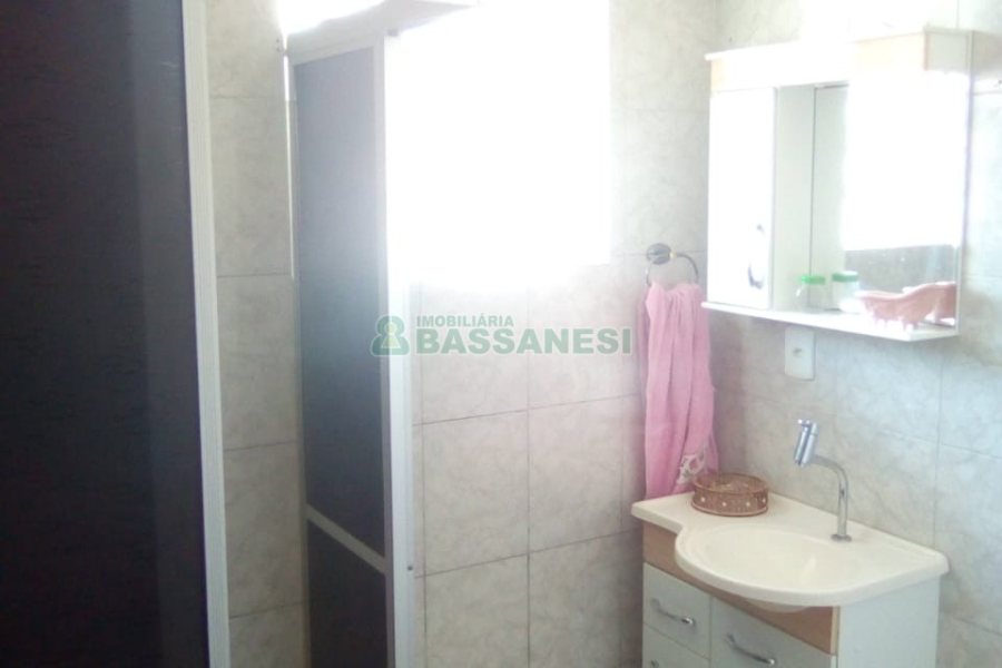 Casa com 180m², 3 dormitórios, 4 vagas, no bairro Bela Vista em Caxias do Sul para Comprar
