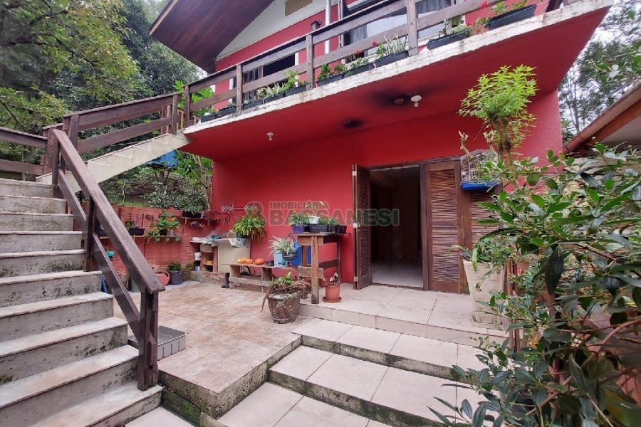 Casa com 152m², 3 dormitórios, 3 vagas, no bairro Kayser em Caxias do Sul para Alugar ou Comprar