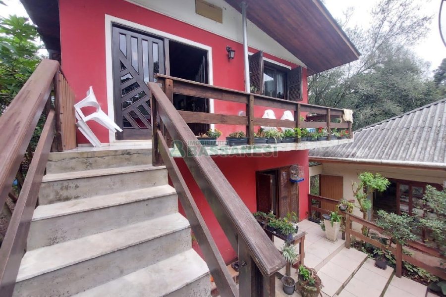 Casa com 152m², 3 dormitórios, 3 vagas, no bairro Kayser em Caxias do Sul para Alugar ou Comprar