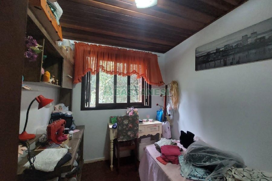 Casa com 152m², 3 dormitórios, 3 vagas, no bairro Kayser em Caxias do Sul para Alugar ou Comprar