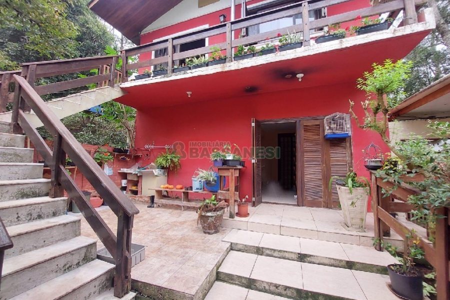 Casa com 152m², 3 dormitórios, 3 vagas, no bairro Kayser em Caxias do Sul para Alugar ou Comprar