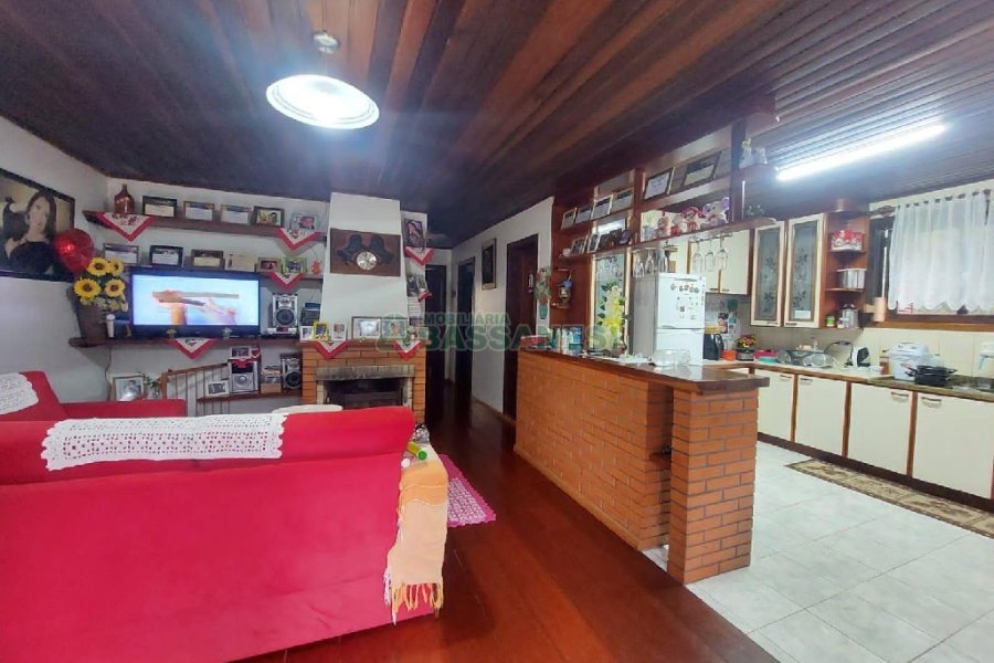 Casa com 152m², 3 dormitórios, 3 vagas, no bairro Kayser em Caxias do Sul para Alugar ou Comprar