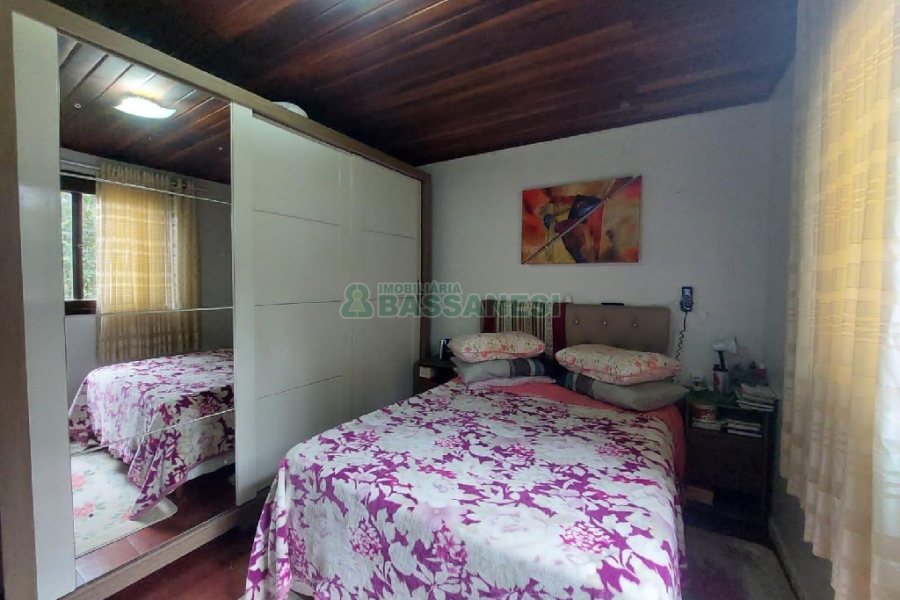 Casa com 152m², 3 dormitórios, 3 vagas, no bairro Kayser em Caxias do Sul para Alugar ou Comprar