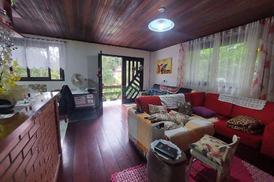 Casa com 152m², 3 dormitórios, 3 vagas, no bairro Kayser em Caxias do Sul para Alugar ou Comprar