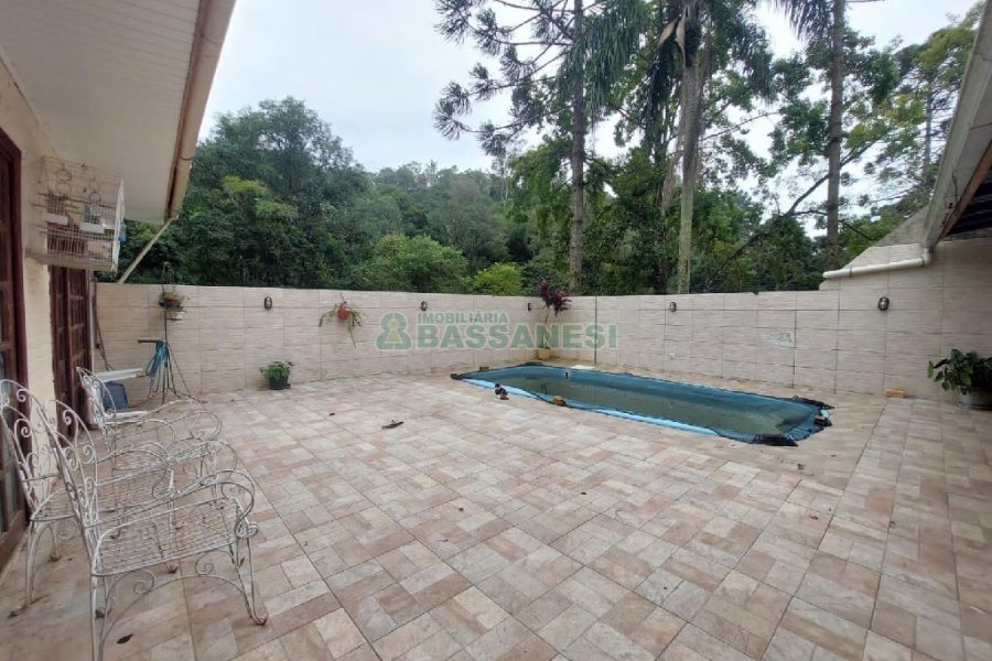 Casa com 152m², 3 dormitórios, 3 vagas, no bairro Kayser em Caxias do Sul para Alugar ou Comprar