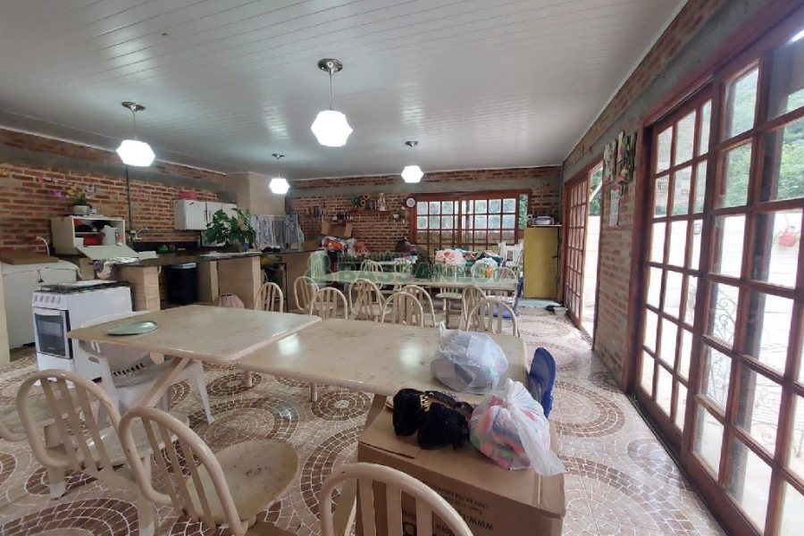 Casa com 152m², 3 dormitórios, 3 vagas, no bairro Kayser em Caxias do Sul para Alugar ou Comprar