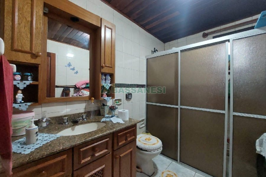 Casa com 152m², 3 dormitórios, 3 vagas, no bairro Kayser em Caxias do Sul para Alugar ou Comprar