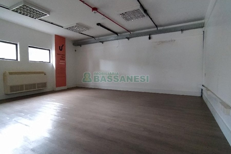 Sala com 399m², no bairro São Pelegrino em Caxias do Sul para Alugar