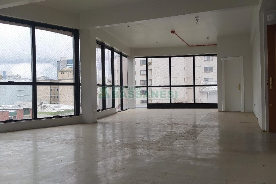 Sala com 399m², no bairro São Pelegrino em Caxias do Sul para Alugar