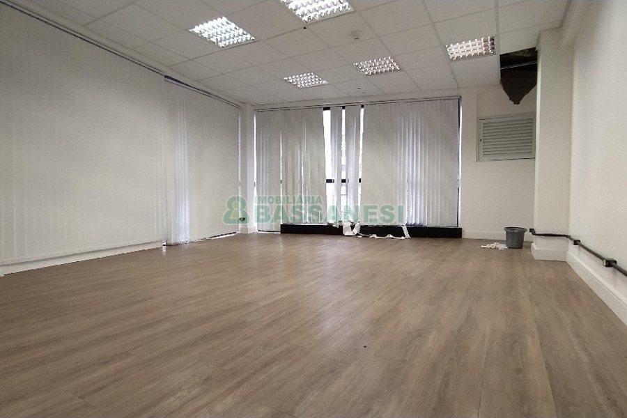 Sala com 399m², no bairro São Pelegrino em Caxias do Sul para Alugar