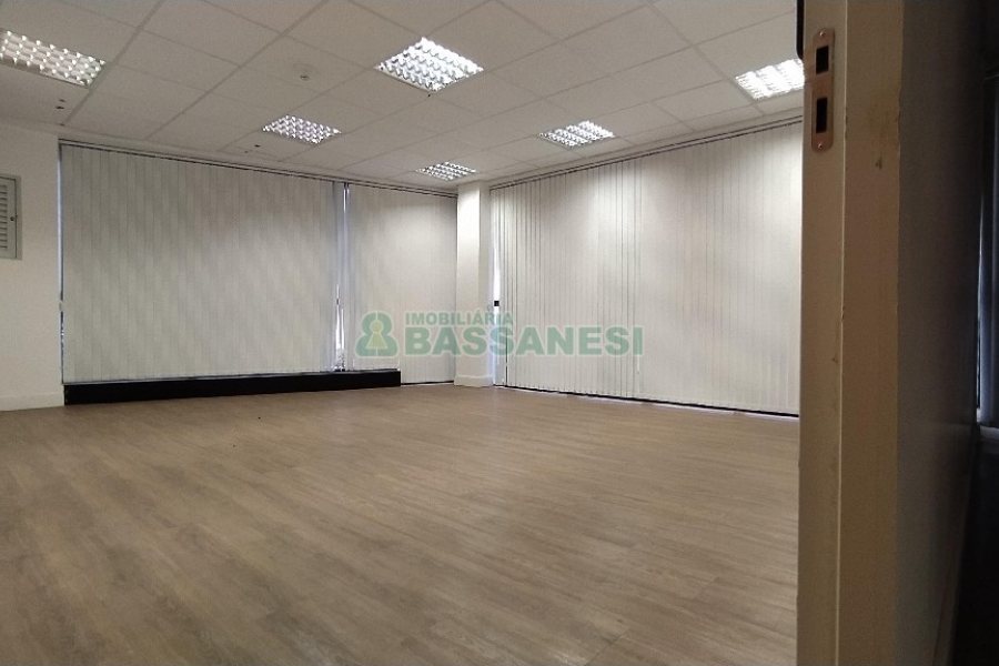 Sala com 399m², no bairro São Pelegrino em Caxias do Sul para Alugar