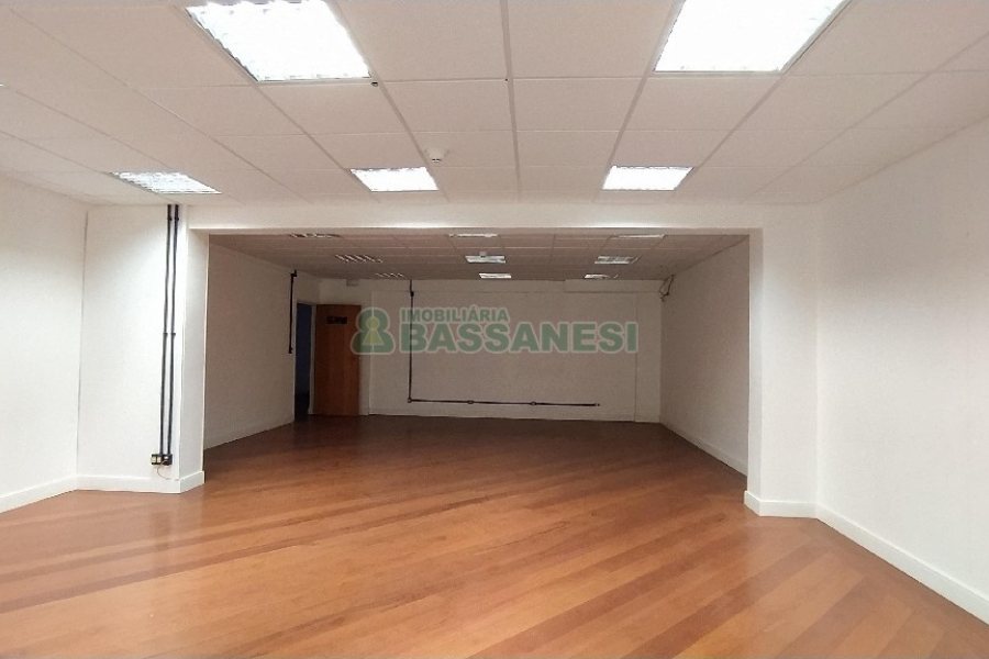 Sala com 399m², no bairro São Pelegrino em Caxias do Sul para Alugar